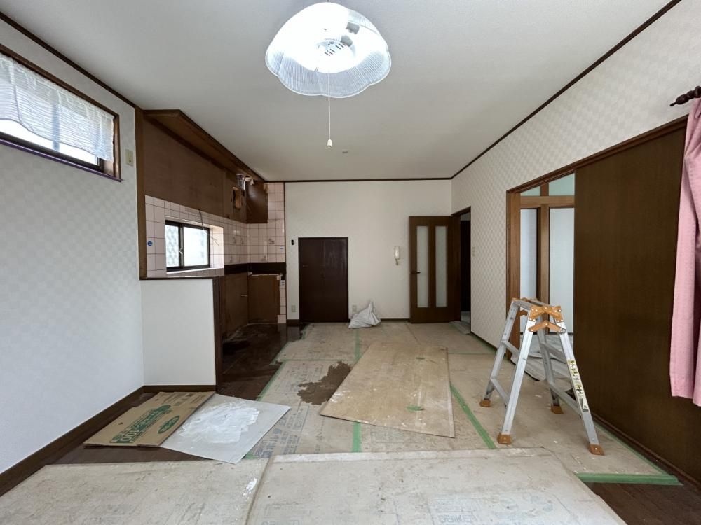 Renovated 4LDK House in Matsuyama with South-Facing Layout - Thumbnail 3