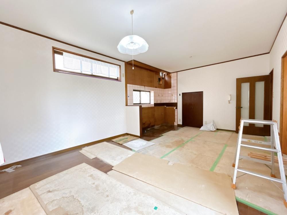 Renovated 4LDK House in Matsuyama with South-Facing Layout - Thumbnail 2