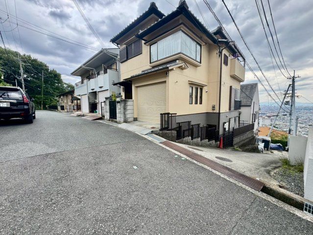 3DK House for Sale in Higashiosaka - Thumbnail 2
