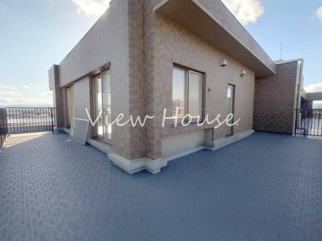 Renovated 4LDK Apartment with Huge Balcony in Maebashi - Image 1