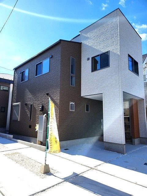 4LDK Energy-Efficient House for Sale in Kashiwa, Chiba - Image 1