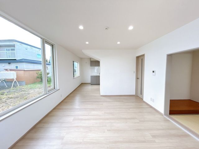 Renovated 4LDK House on Corner Lot in Minami-ku, Hokkaido - Thumbnail 3