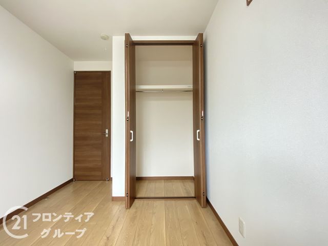4LDK House for Sale in Hirakata City, Osaka - Thumbnail 3