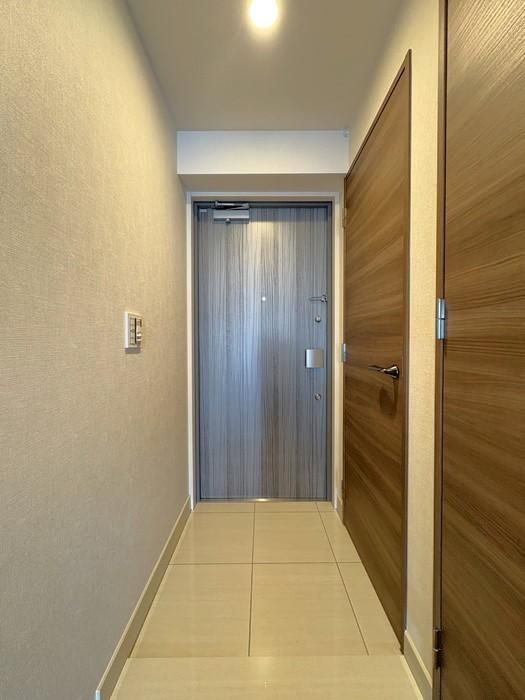 2LDK Apartment for Sale in Central Matsuyama with Top-Floor Views - Thumbnail 2
