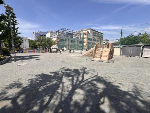 3LDK House for Sale in Koto Ward, Tokyo - Thumbnail 2