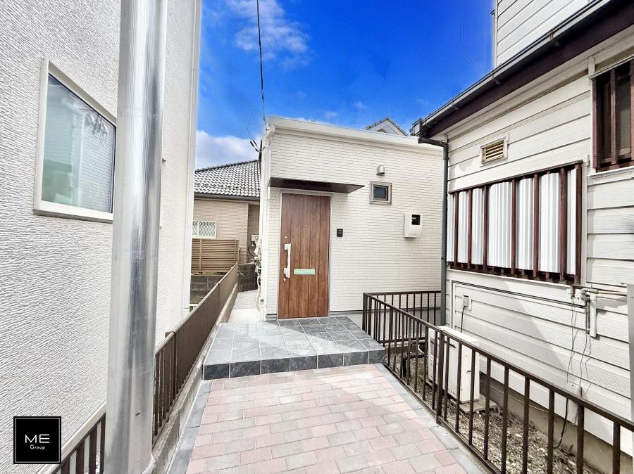 New 2LDK House in Atsugi with Atrium and Modern Kitchen - Thumbnail 4