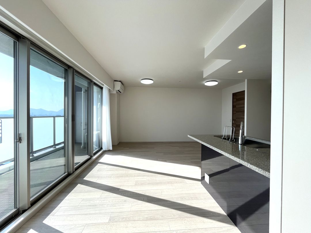 2LDK Top-Floor Apartment for Sale in Takamatsu, Kagawa - Thumbnail 3