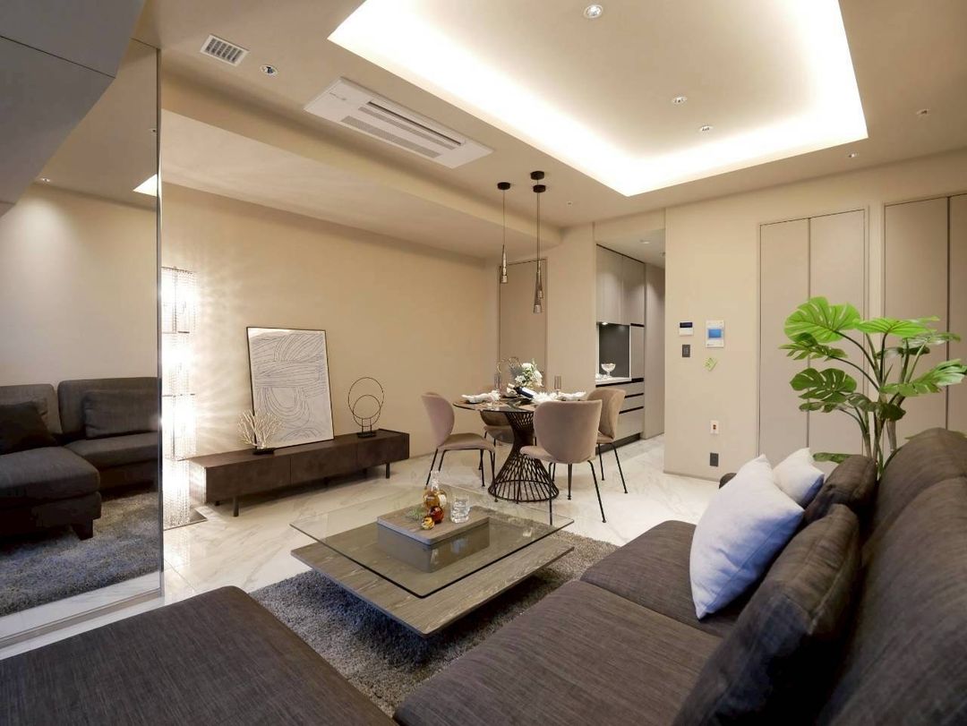Renovated 2LDK Apartment in Minami Aoyama, Tokyo - Thumbnail 2