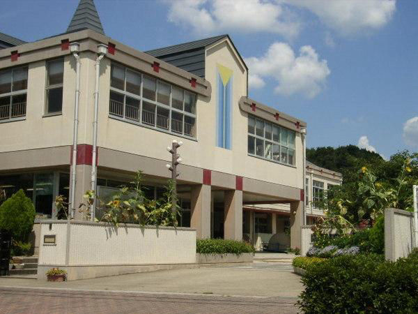 North American-Style 7SDK House in Otsu, Shiga - Thumbnail 2