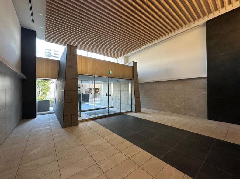 2SLDK Apartment for Sale Near Wakayamashi Station, Wakayama - Thumbnail 2