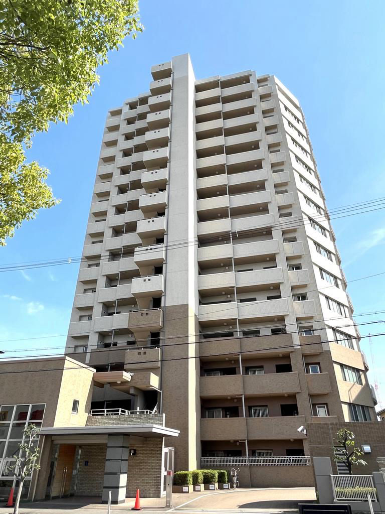 3LDK Apartment in Hirano Ward with Wide Balcony - Thumbnail 2