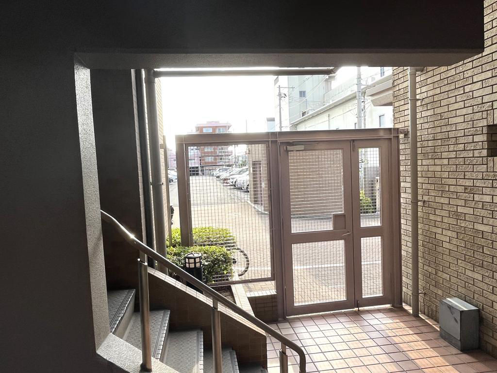 3LDK Apartment in Hirano Ward with Wide Balcony - Thumbnail 3