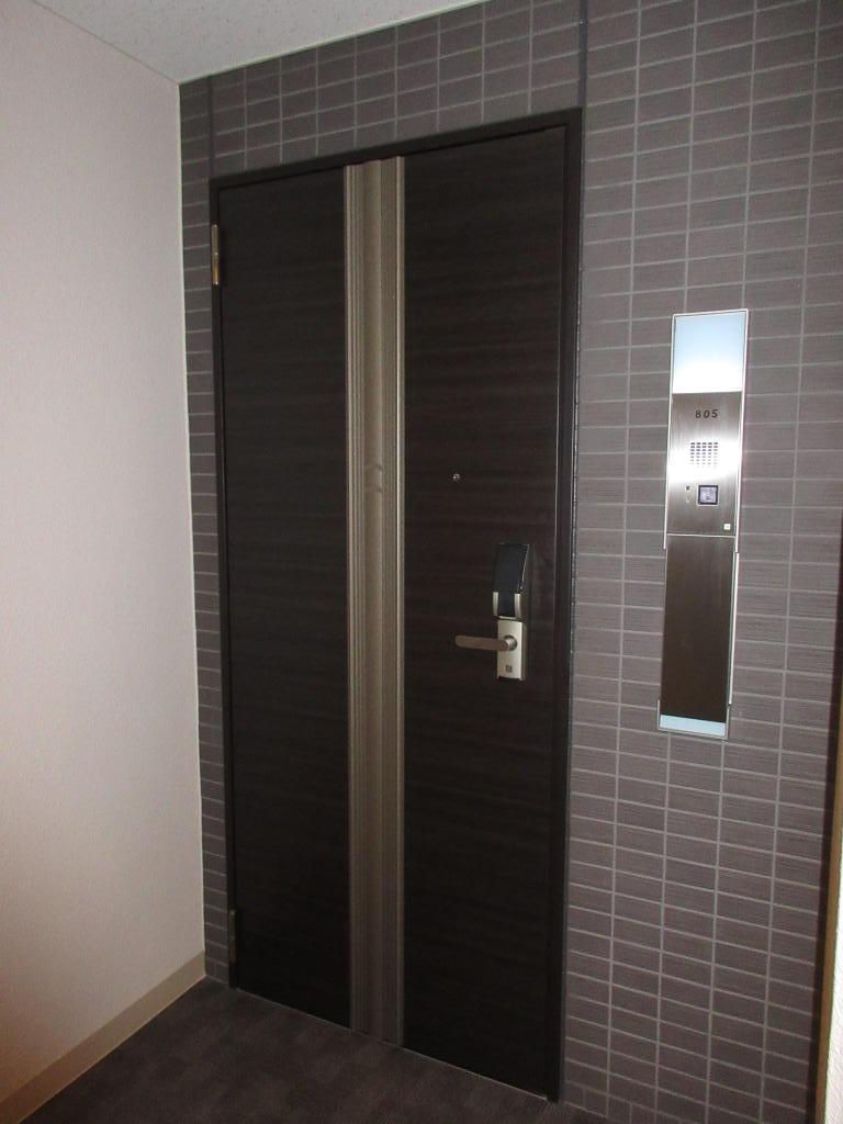 Regina Owada 805: Top-Floor 1LDK Condo in Fukui City - Thumbnail 2