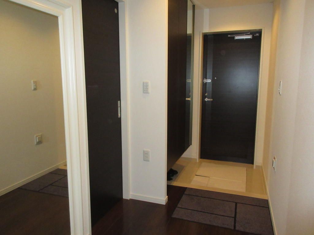 Regina Owada 805: Top-Floor 1LDK Condo in Fukui City - Thumbnail 3