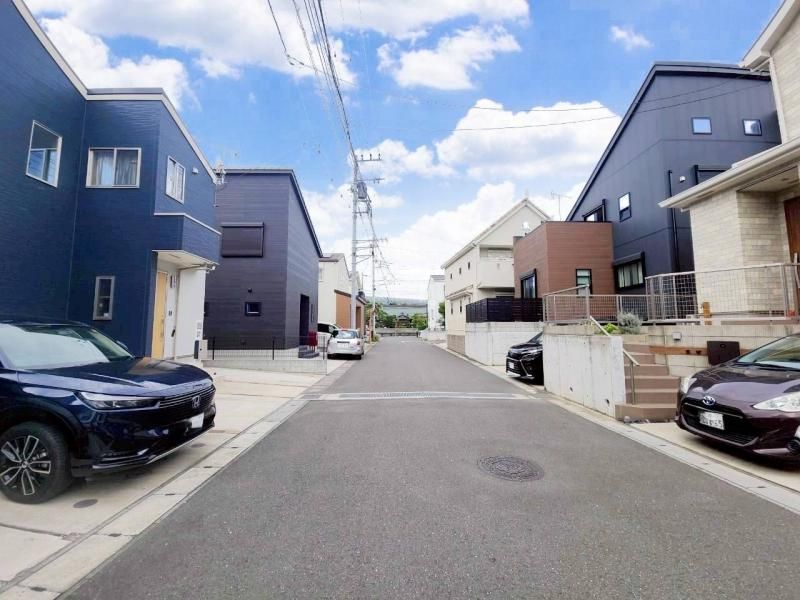 Modern 3LDK ZEH House with Solar Power in Ayase, Kanagawa - Thumbnail 2