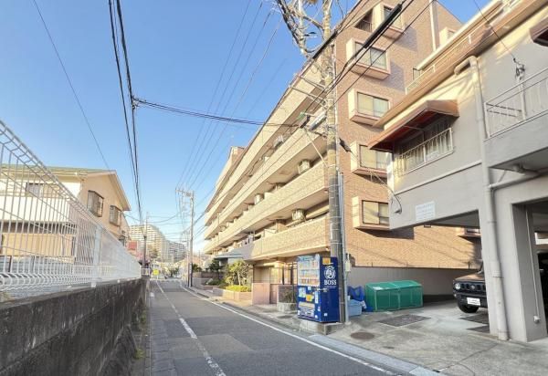 3LDK Apartment for Sale in Fujisawa, Kanagawa - 70.58 sqm - Thumbnail 2