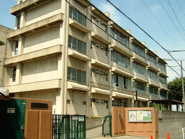 4LDK House in Moriguchi with Parking Near Tsurumi Ryokuchi Park - Thumbnail 3