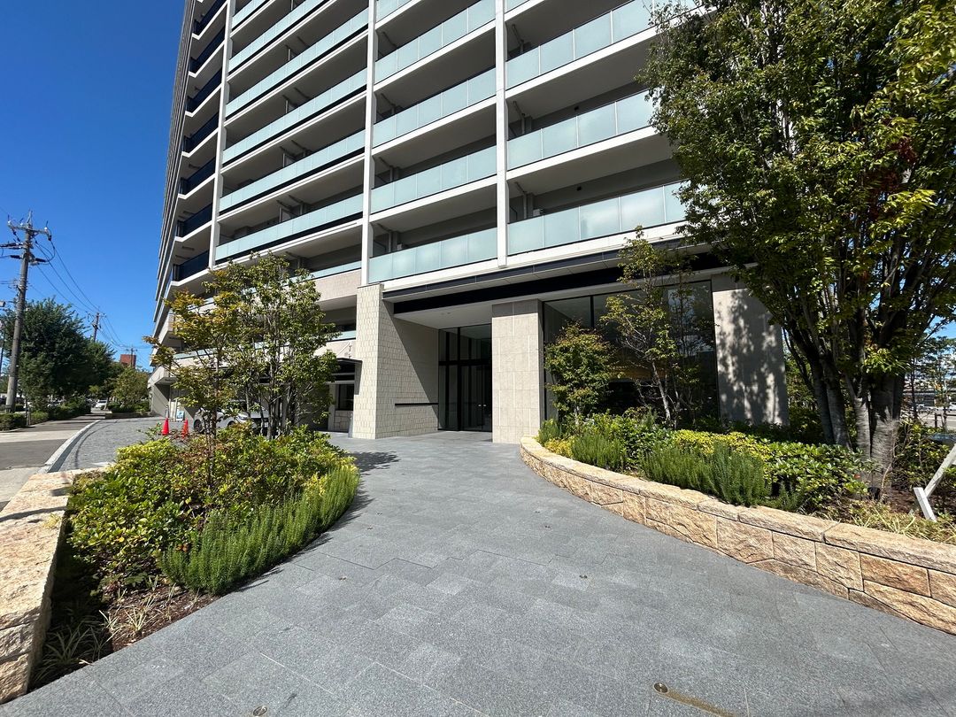 4LDK Apartment in Proud City Kanazawa Near JR Station - Image 1