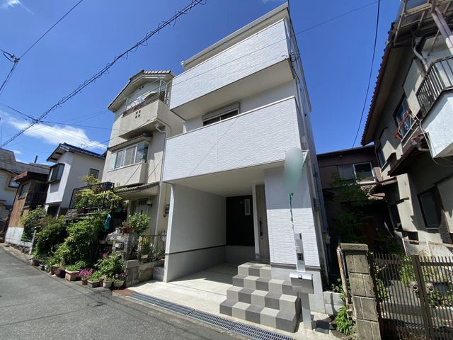 3LDK House in Katano City with Recent Renovations - Thumbnail 2