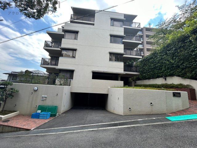 Spacious 2SLDK Apartment in Nishinomiya with South-Facing Balcony - Thumbnail 4