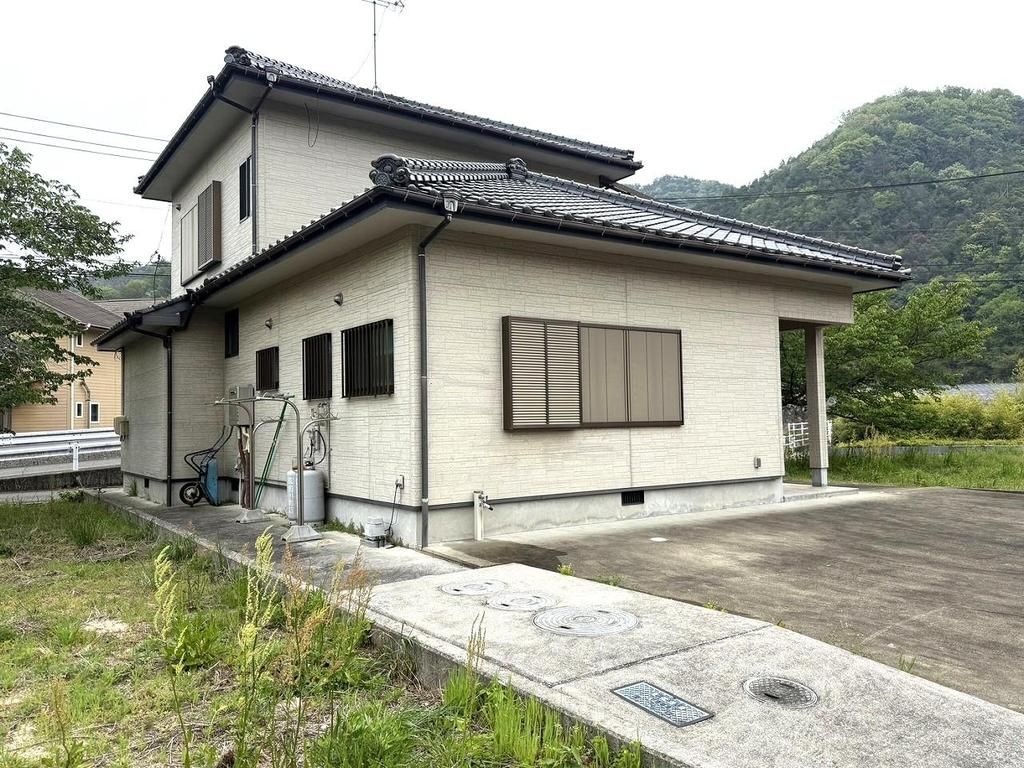 Spacious 4DK House in Kure, Hiroshima - Thumbnail 2