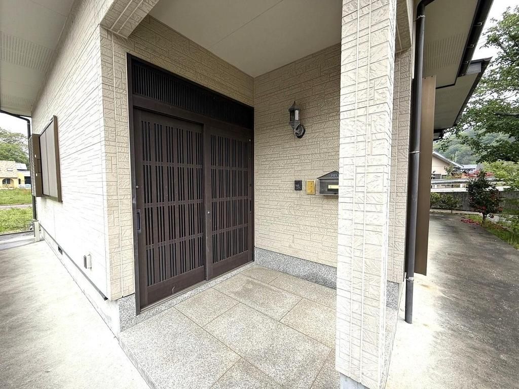 Spacious 4DK House in Kure, Hiroshima - Thumbnail 3