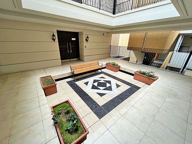 City Oasis Higashi-Mikuni 2LDK Apartment in Osaka - Thumbnail 2