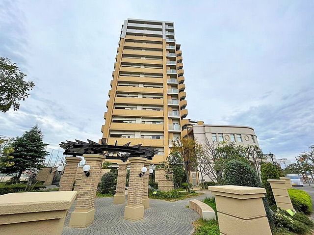 City Oasis Higashi-Mikuni 2LDK Apartment in Osaka - Thumbnail 3