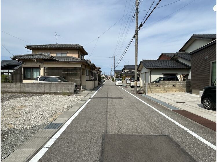Modern 4LDK House for Sale in Komatsu, Ishikawa - 92.73 sqm - Thumbnail 3