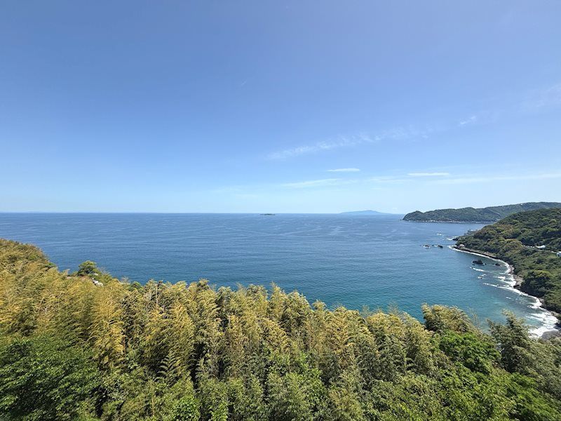 Ocean-view apartment in Atami with hot spring access - Thumbnail 3