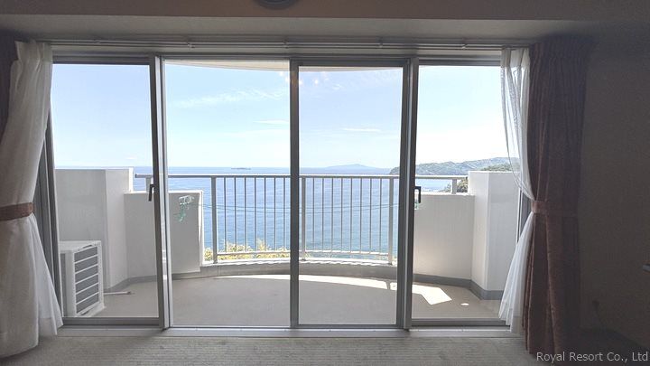 Ocean-view apartment in Atami with hot spring access - Thumbnail 4