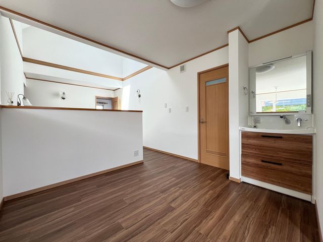 Renovated 5LDK House in Chuo-ku, Sapporo - 183 sqm - Thumbnail 4