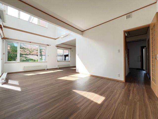 Renovated 5LDK House in Chuo-ku, Sapporo - 183 sqm - Thumbnail 2