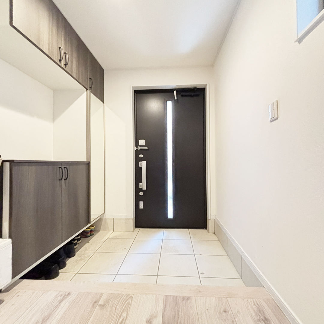 2018 3-story house in Saitama with skylights and balconies - Thumbnail 3