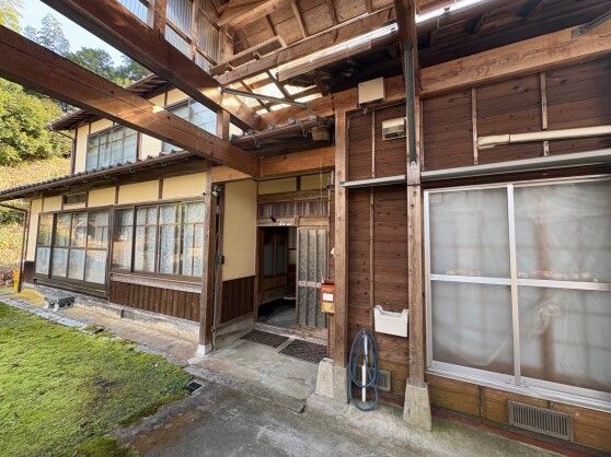 Traditional Wooden House for Sale in Yosano, Kyoto with 636 sqm Land - Thumbnail 2