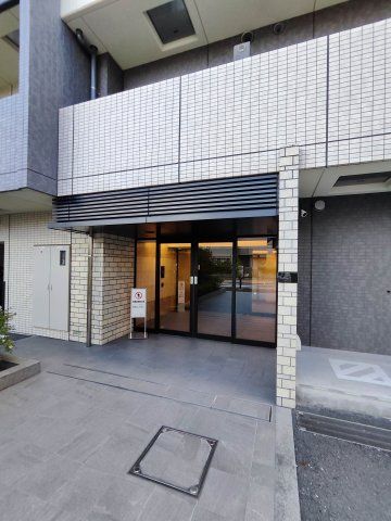 Modern 1DK near Rokucho Station with 7.24sqm balcony - Thumbnail 4