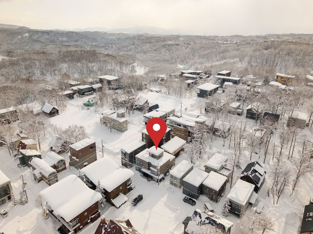 5-Bedroom Ski Villa with Garage in Niseko Hirafu, Hokkaido - Thumbnail 3