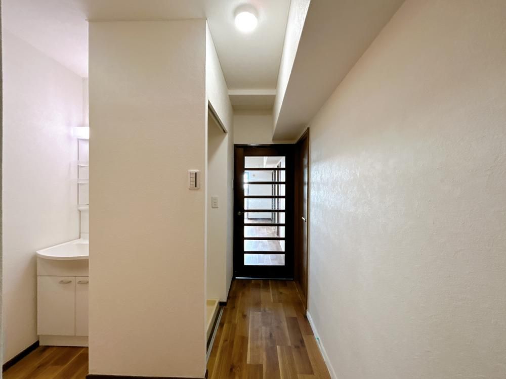 Renovated 2LDK Apartment in Tamana City with Balcony View - Thumbnail 2