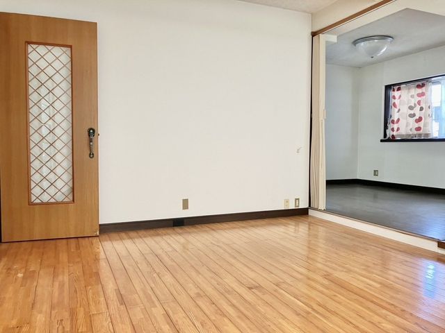 6SLDK House for Sale in Ube, Yamaguchi - 221.55 sqm - Thumbnail 2