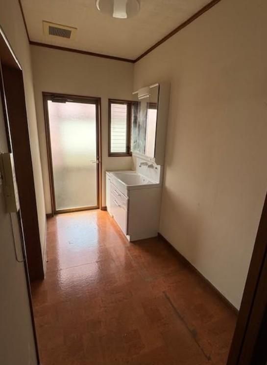5LDK House in Fukuyama with 319 sqm Floor Area - Thumbnail 3