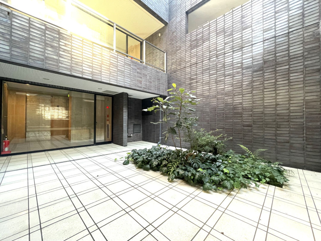 Luxury 3SLDK Apartment in Shibuya’s Jingu-mae - Thumbnail 2