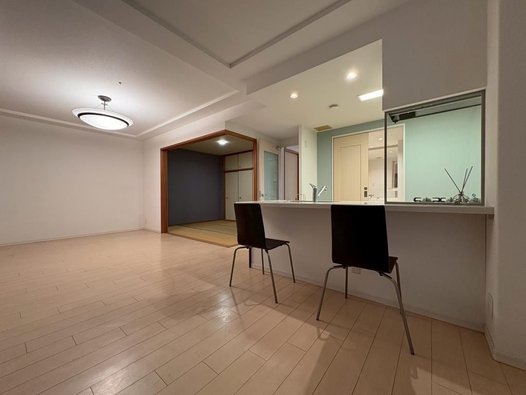 3LDK Condominium in Tokushima City with South-Facing Balcony - Thumbnail 2
