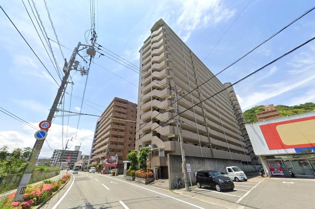 3LDK Apartment in Tokushima City with South-Facing Balcony - Thumbnail 3