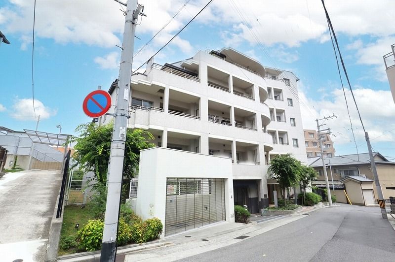 3SLDK Apartment in Kobe's Hyogo Ward with South Balcony - Thumbnail 2