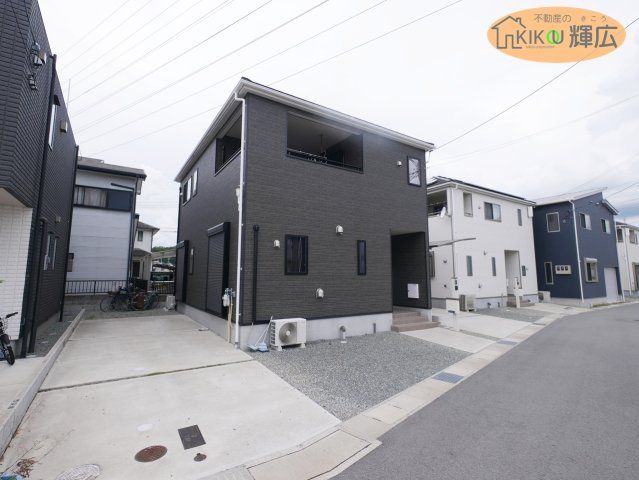 Modern 4LDK Detached House for Sale in Himeji, Hyogo - Thumbnail 2