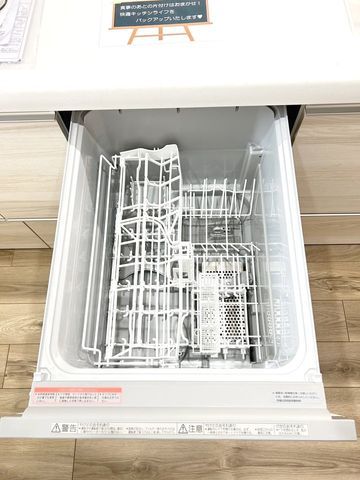 Renovated 1LDK Apartment in Kitakyushu Commercial District - Thumbnail 2