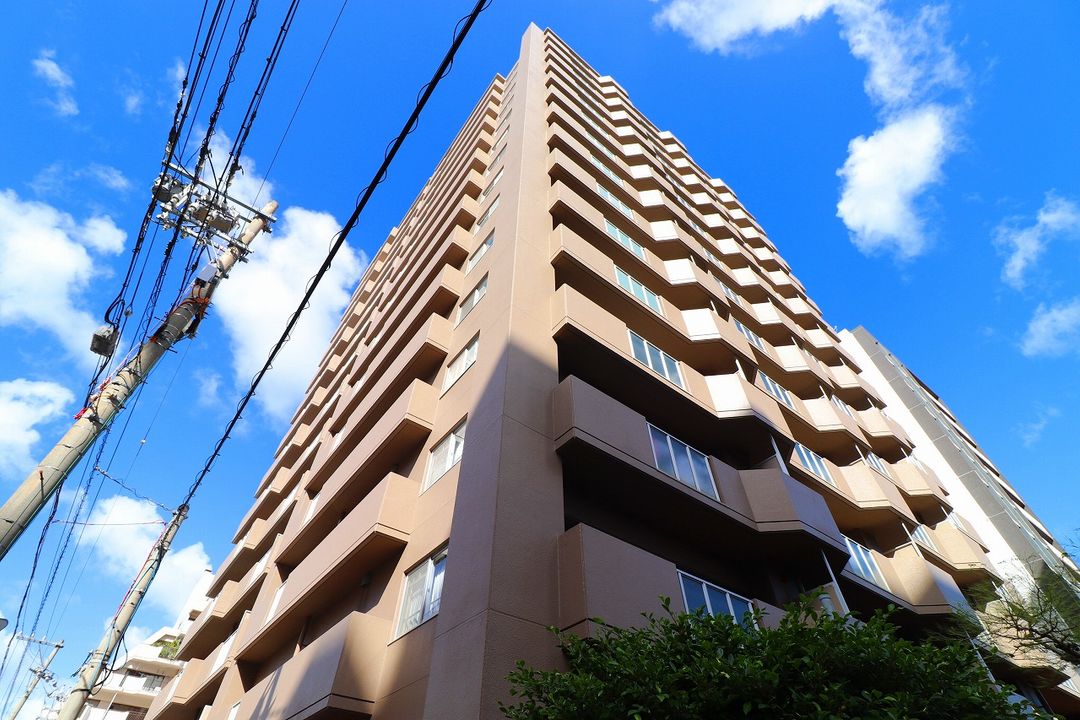 Famille Nishimachi Portside 13F 2SLDK Apartment in Naha - Thumbnail 2