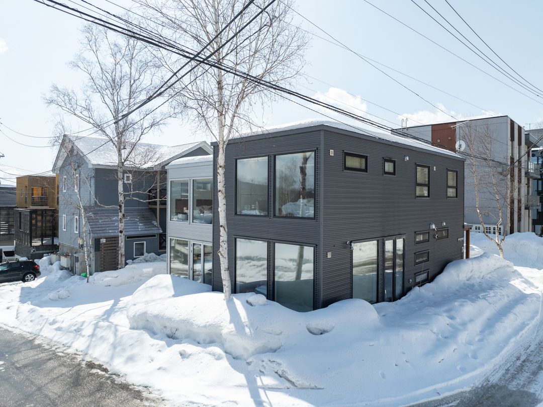 3BR Townhouse in Central Niseko Hirafu, Hokkaido for Sale - Thumbnail 2