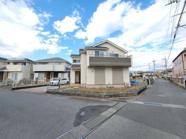 2017-Built 4LDK House with Solar Panels in Kai City, Yamanashi - Thumbnail 2