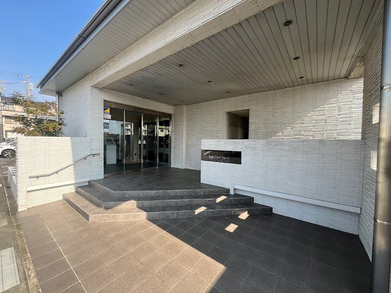 Atre Shimazaki Sky Fort 3LDK Condominium in Tsu City - Image 1